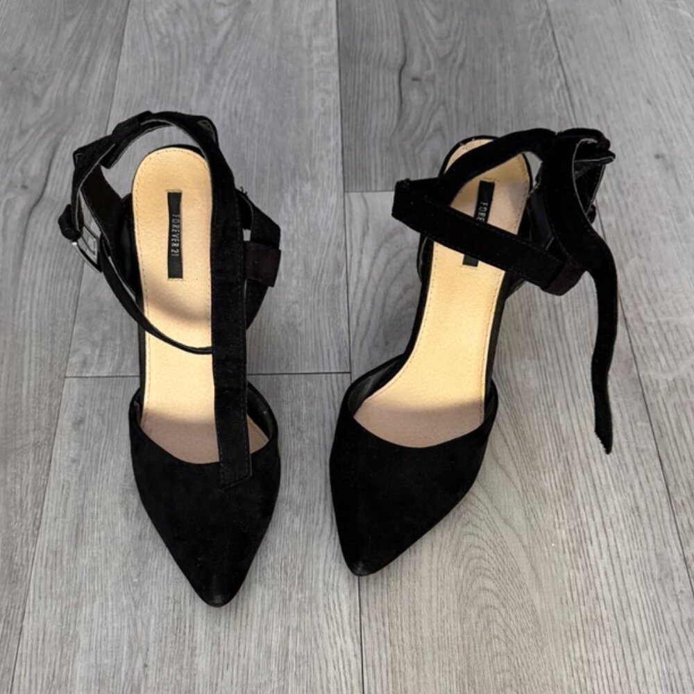 Black Pumps